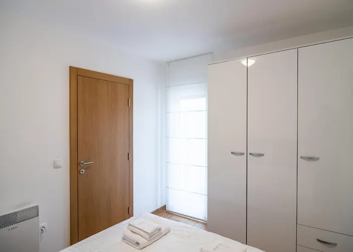 7 & Free Parking شقة *