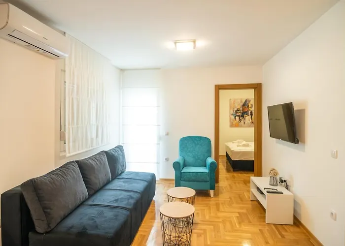 7 & Free Parking شقة *